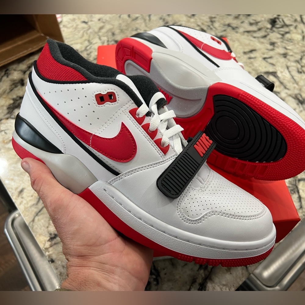 NWT Nike Air Alpha Force 88 SP
Billie Eilish SIZE 10